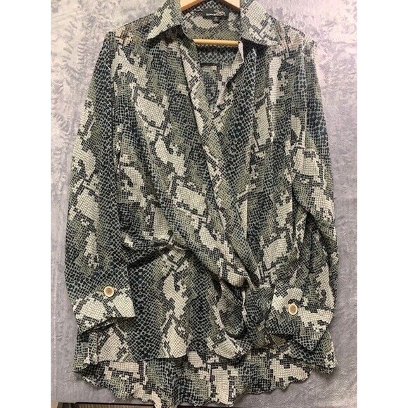 Suzanne Betro Plus SZ  2XL Wrap Lightweight Blouse Faux Snakeskin - Picture 7 of 9